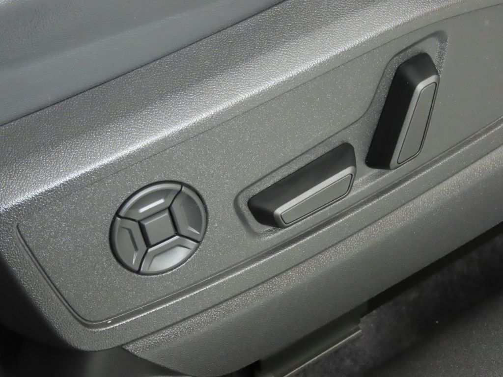 Thumbnail: 2025 Audi Q5 - 32