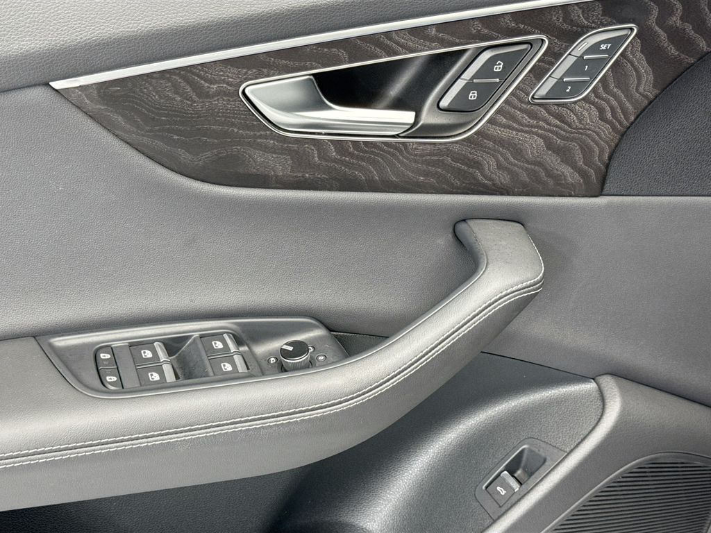 Thumbnail: 2023 Audi Q8 - 22