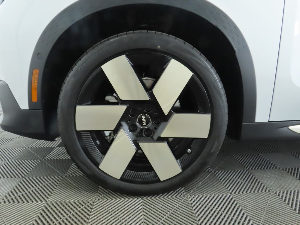 2025 MINI Cooper Countryman Iconic 32