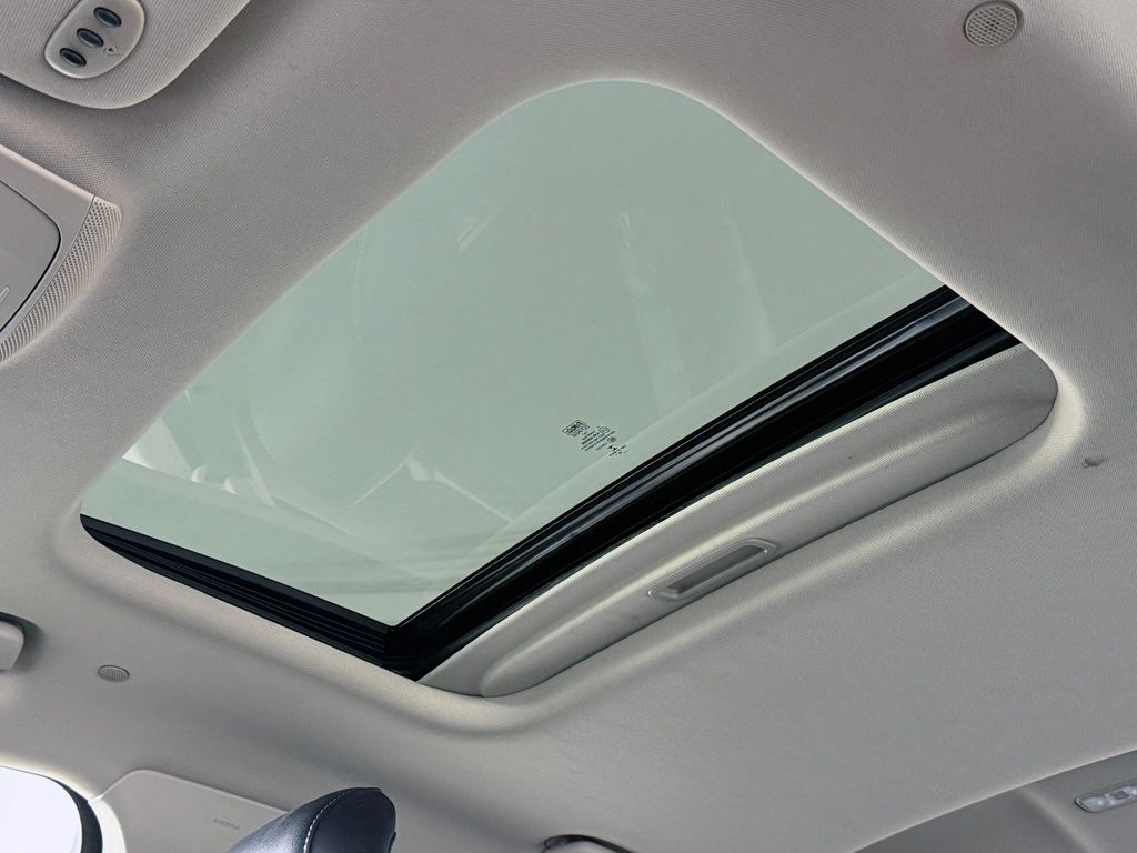 Used 2019 Silver Ford Titanium image 18
