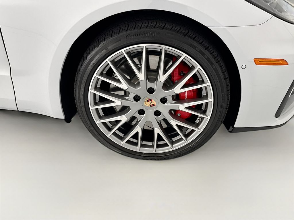 Thumbnail: 2026 Porsche Panamera - 32