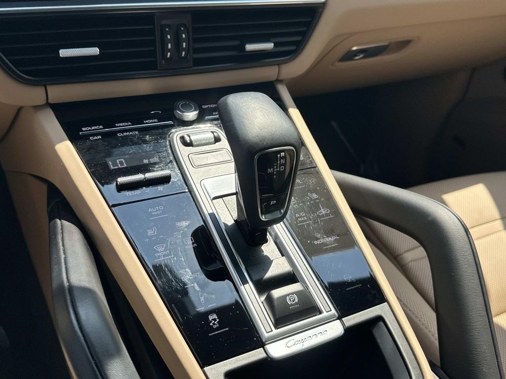 Thumbnail: 2022 Porsche Cayenne - 22