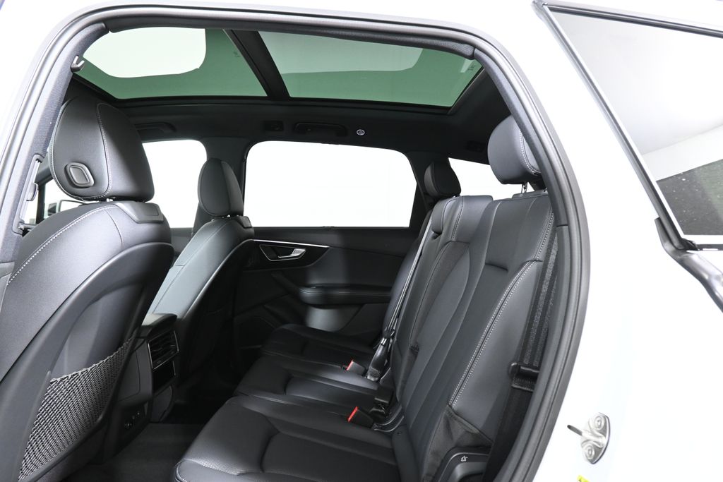 Thumbnail: 2026 Audi Q7 - 27