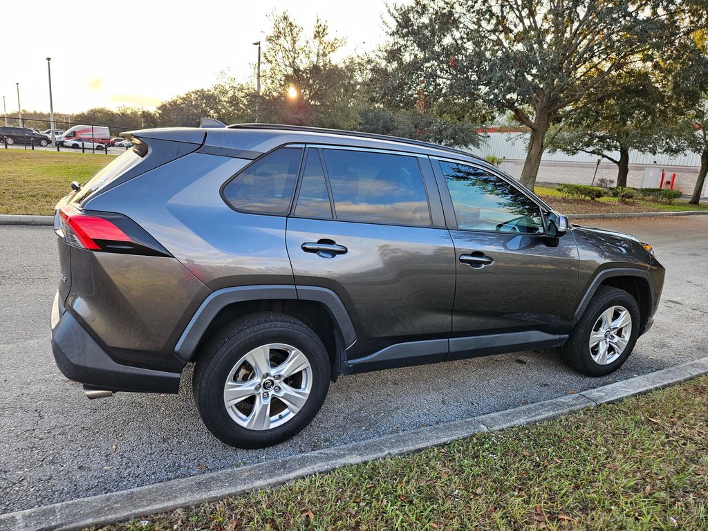 2021 Toyota RAV4 XLE 5