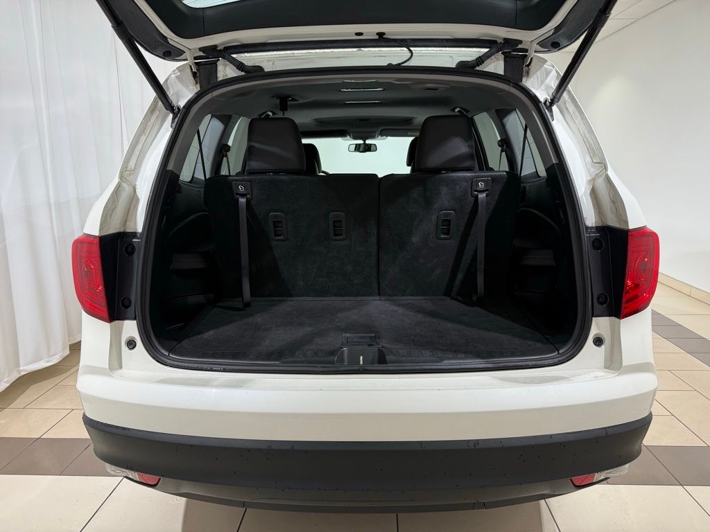 Thumbnail: 2017 Honda Pilot - 11