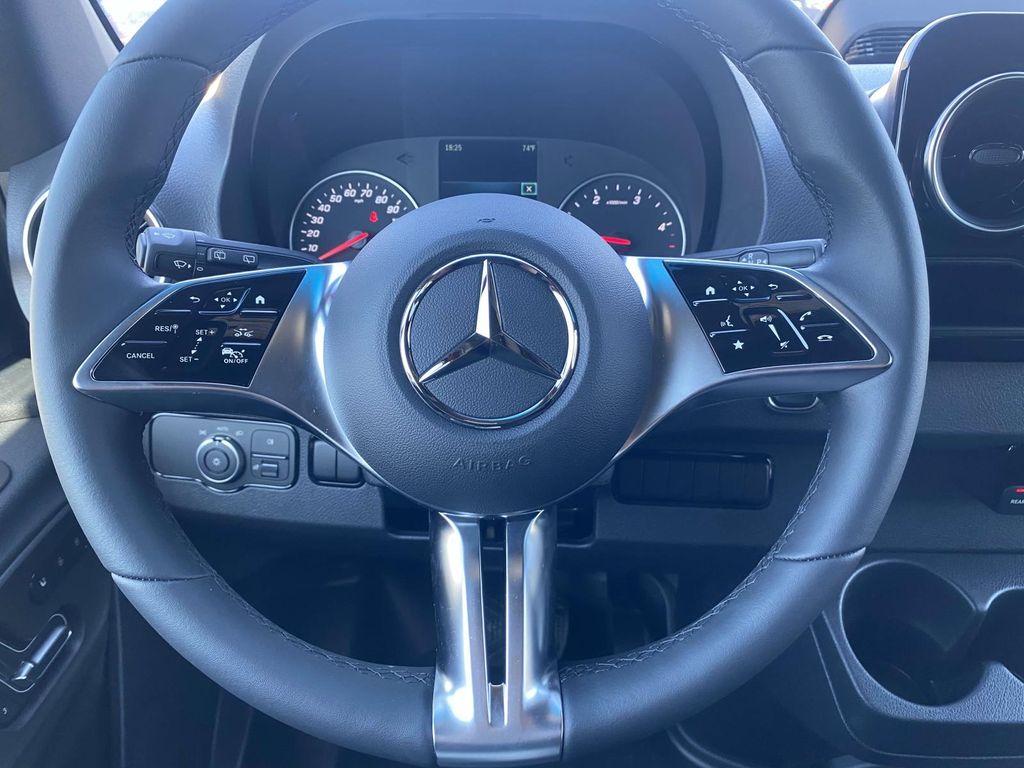 Thumbnail: 2025 Mercedes-Benz Sprinter - 20