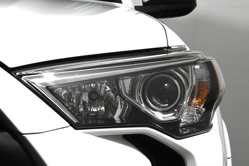 Thumbnail: 2018 Toyota 4Runner - 12