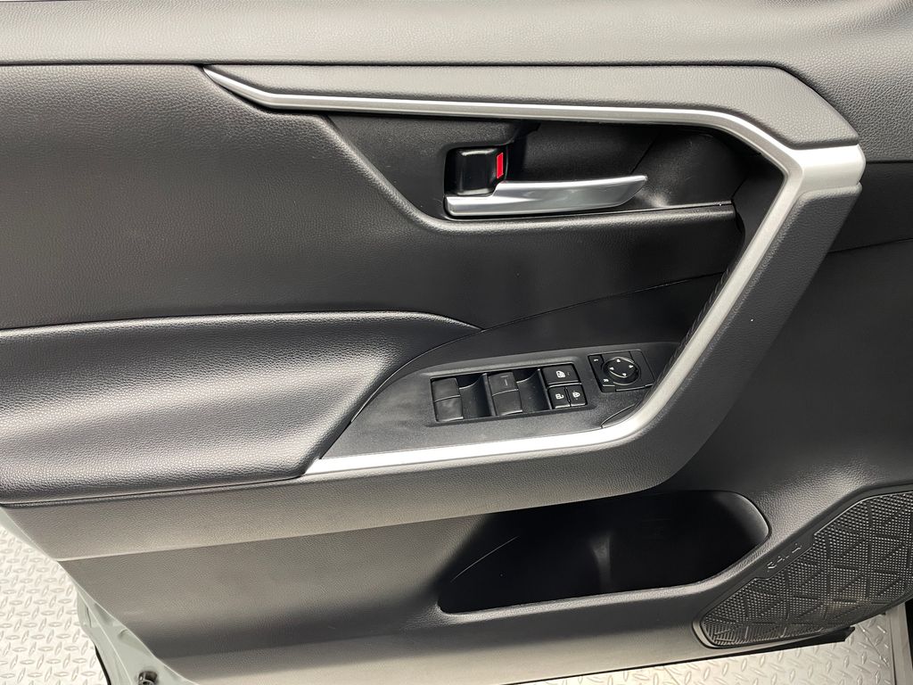 Thumbnail: 2021 Toyota RAV4 - 9