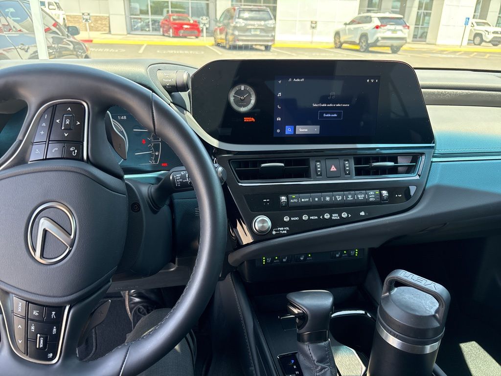 Thumbnail: 2024 Lexus ES - 7