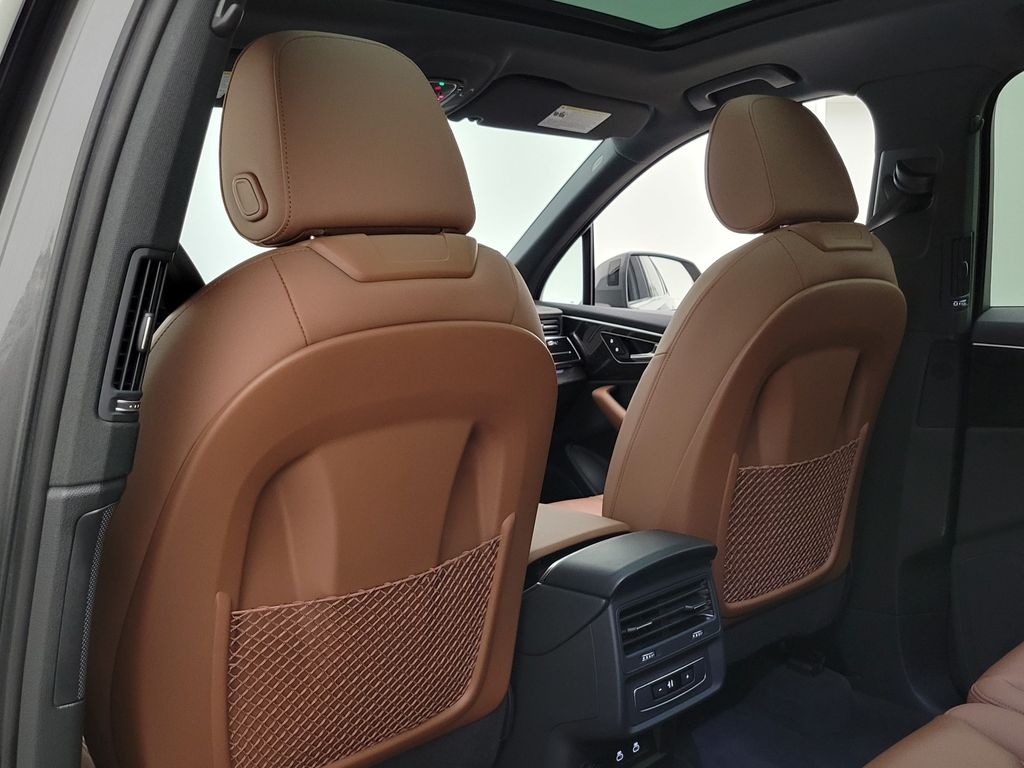 Thumbnail: 2023 Audi Q7 - 24