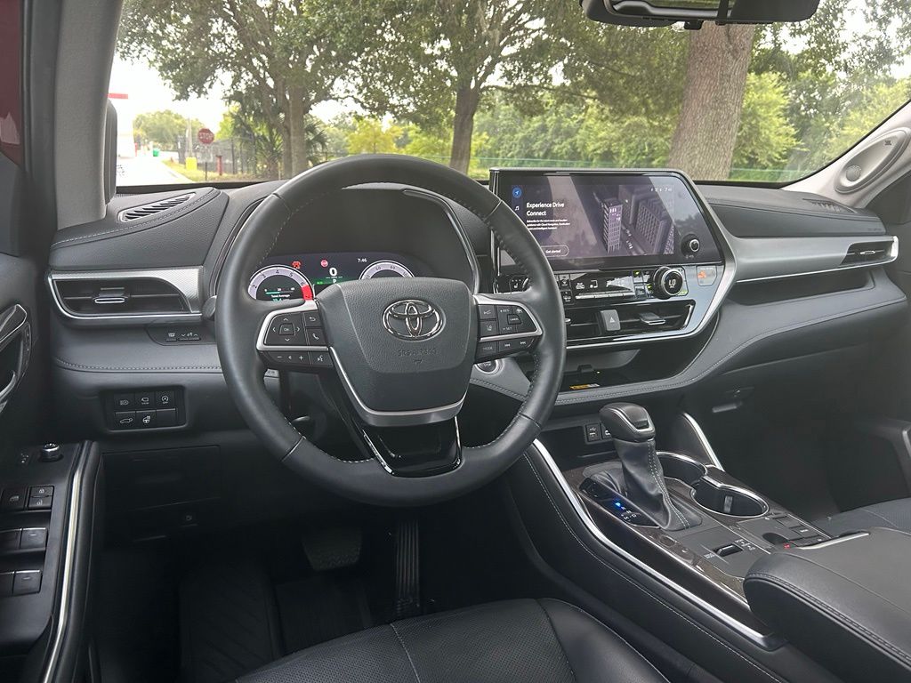 Thumbnail: 2024 Toyota Highlander - 13