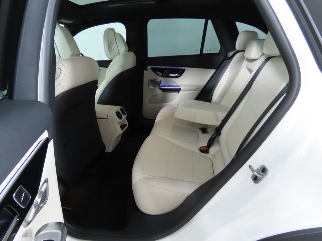 2025 Mercedes-Benz GLC 300 22
