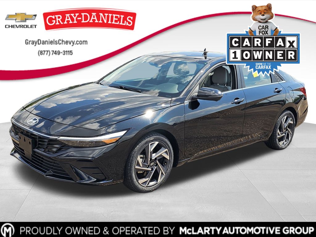 2024 Hyundai Elantra Limited's photo