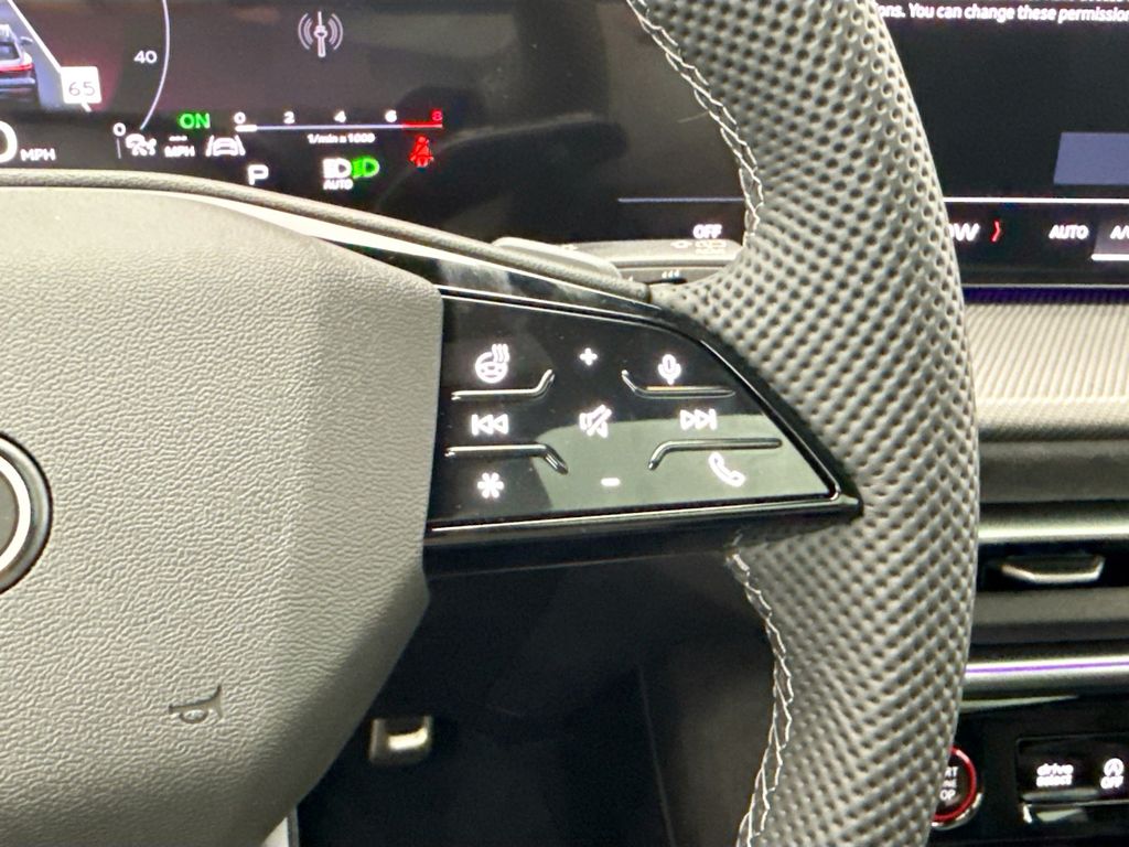 Thumbnail: 2025 Audi SQ5 - 13