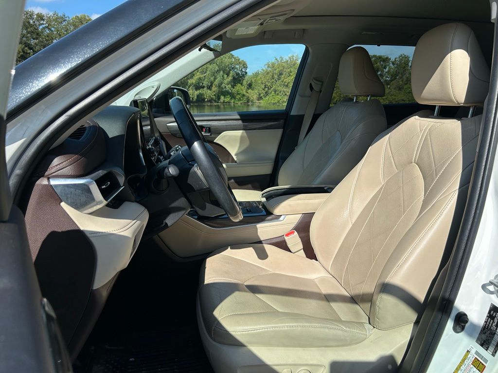 Thumbnail: 2021 Toyota Highlander - 15