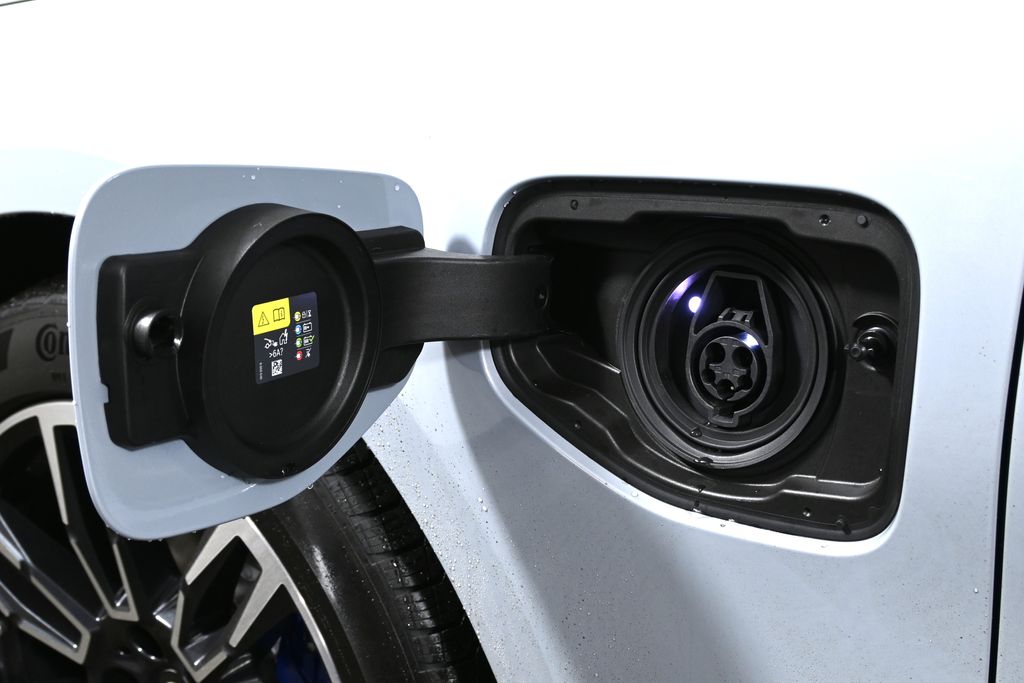 Thumbnail: 2026 BMW 5 Series - 15