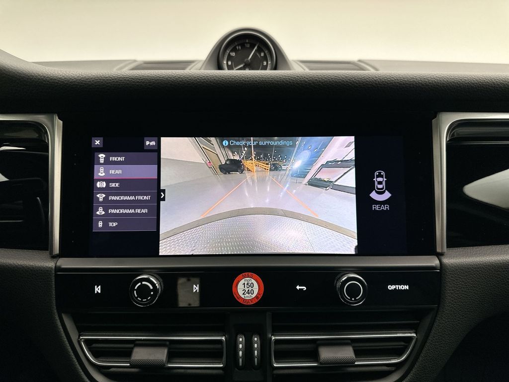 Thumbnail: 2023 Porsche Macan - 28