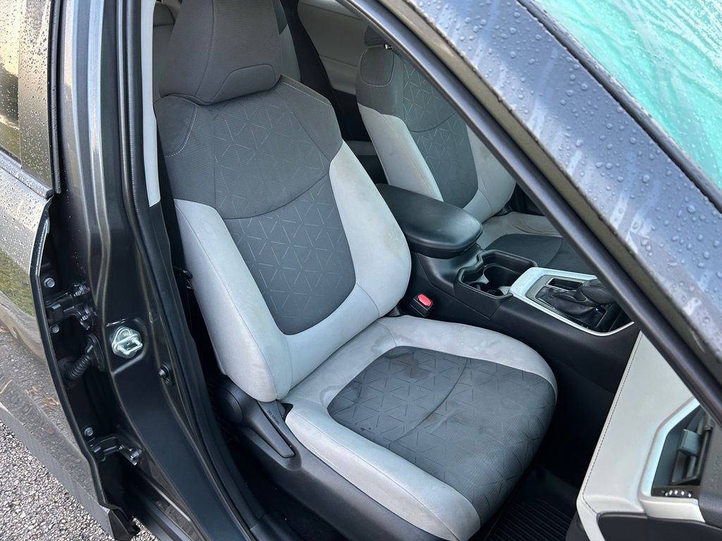 Thumbnail: 2021 Toyota RAV4 - 15