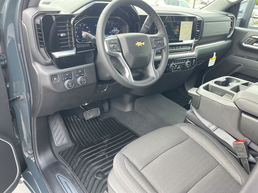 2025 Chevrolet Silverado 2500HD LT photo