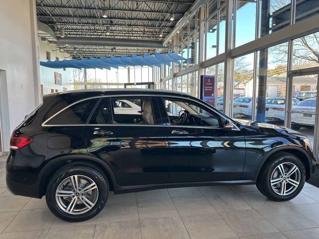 2021 Mercedes-Benz GLC GLC 300 8