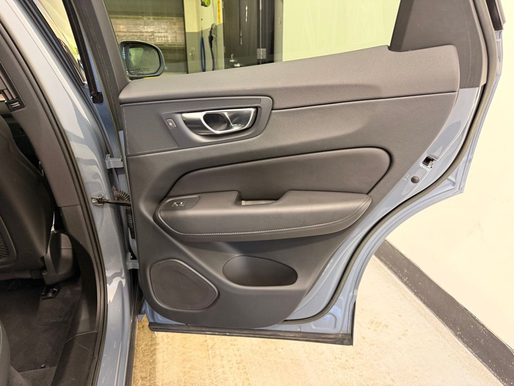 Thumbnail: 2023 Volvo XC60 - 24