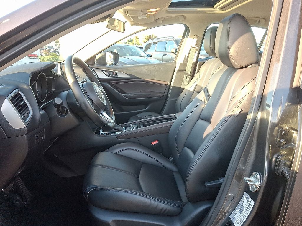 Thumbnail: 2018 Mazda Mazda3 - 14