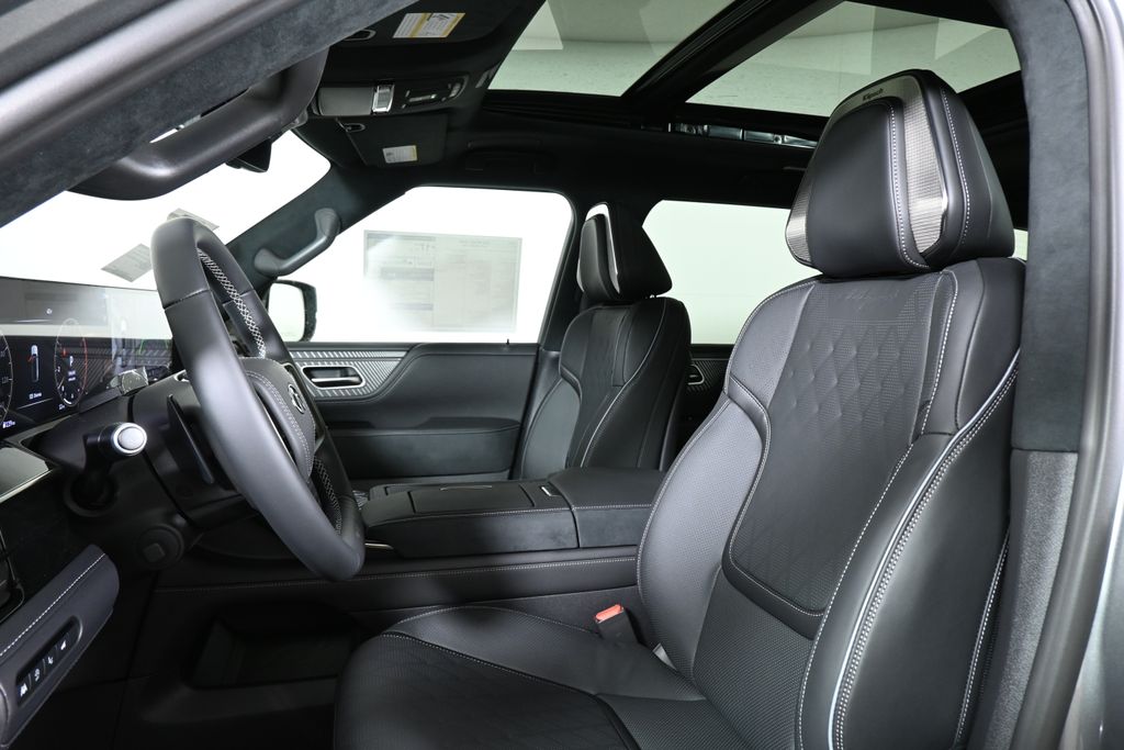 Thumbnail: 2026 INFINITI QX80 - 13