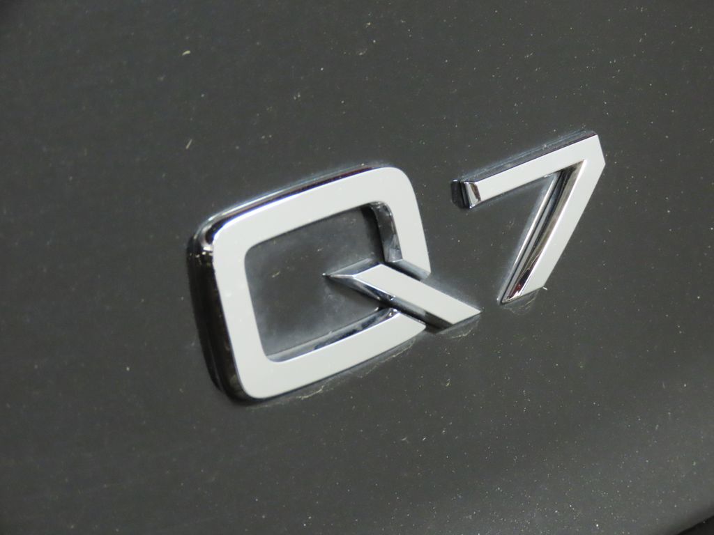 Thumbnail: 2022 Audi Q7 - 9
