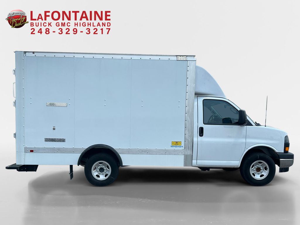 2023 GMC Savana 3500 Work Van 8