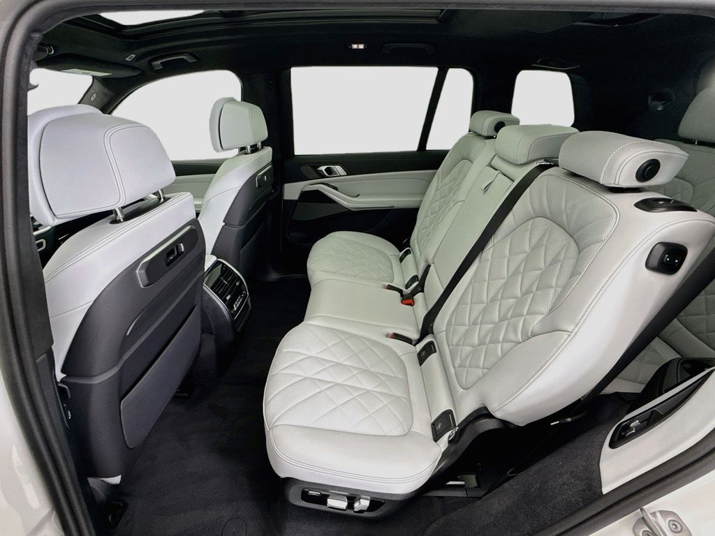 Thumbnail: 2027 BMW X7 - 20