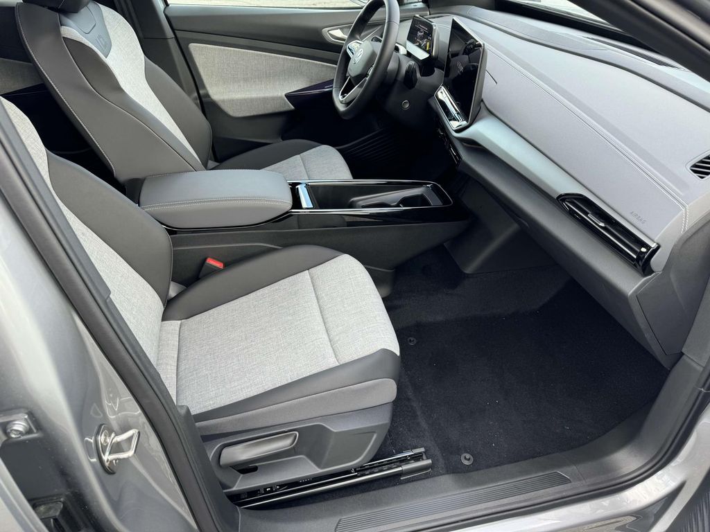 2025 Volkswagen ID.4 Pro photo