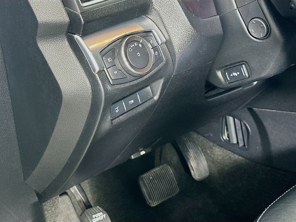 Thumbnail: 2017 Ford Explorer - 10