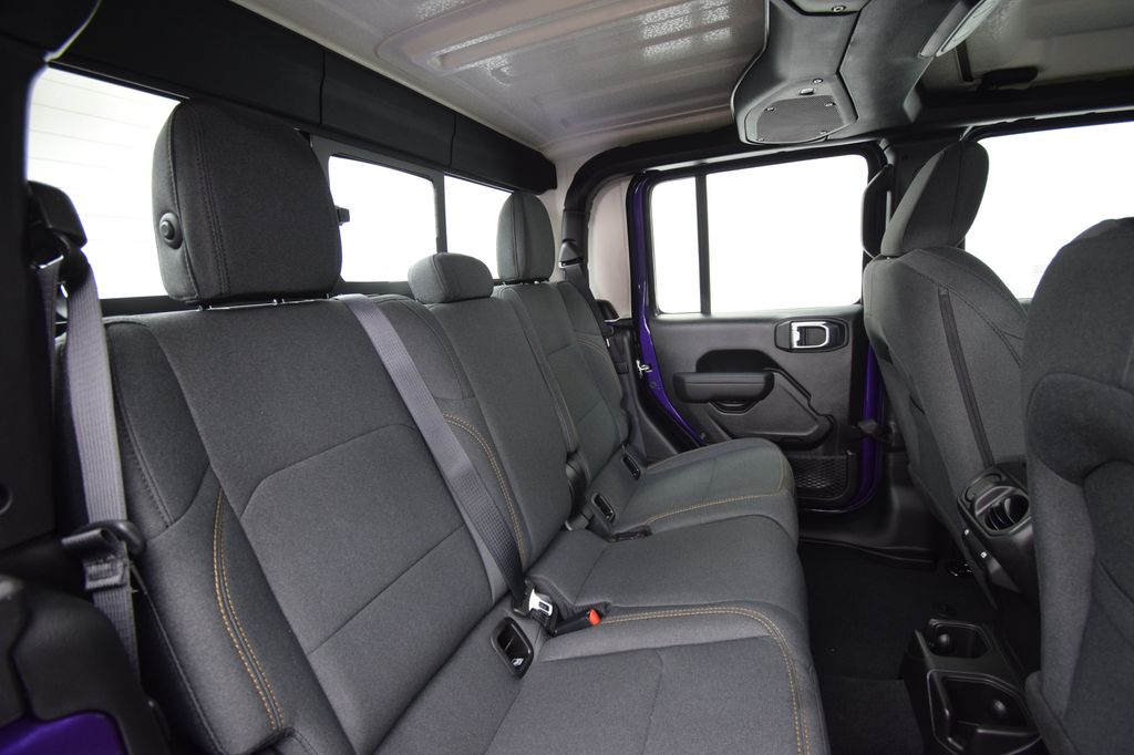 new 2026 Jeep Gladiator car, priced at $42,034