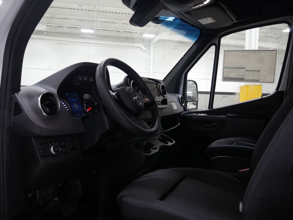 Thumbnail: 2026 Mercedes-Benz Sprinter - 9