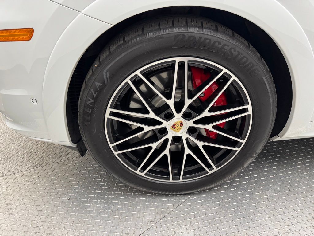2024 Porsche   8