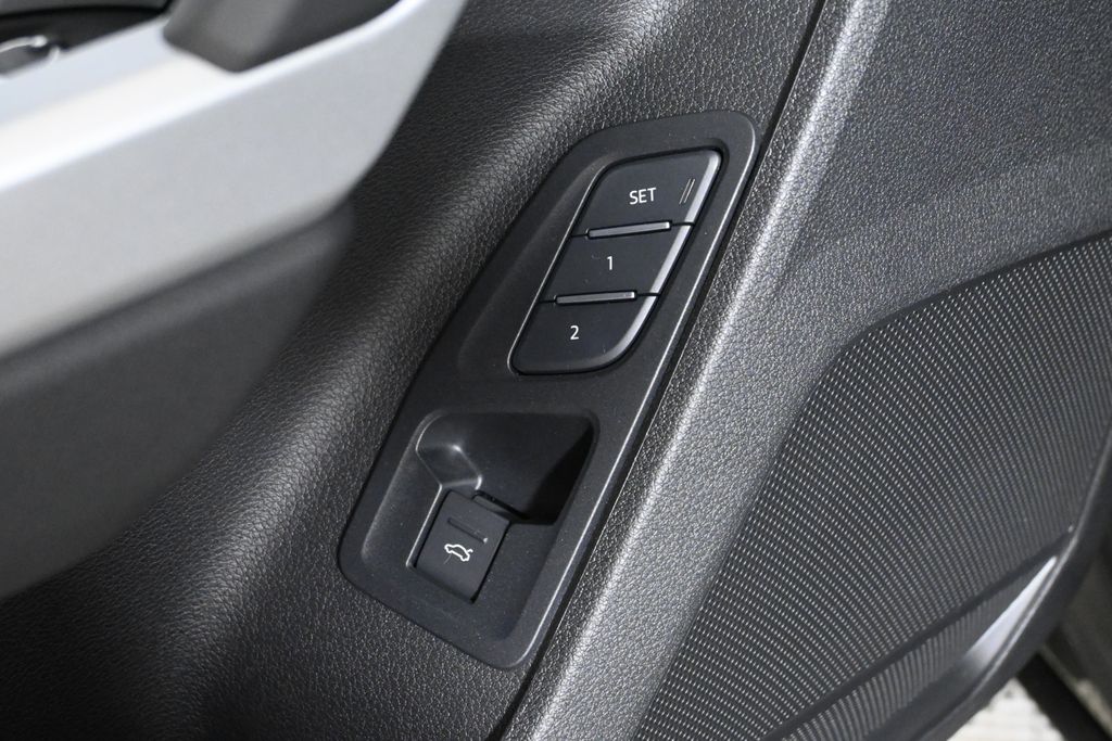 Thumbnail: 2025 Audi Q3 - 25