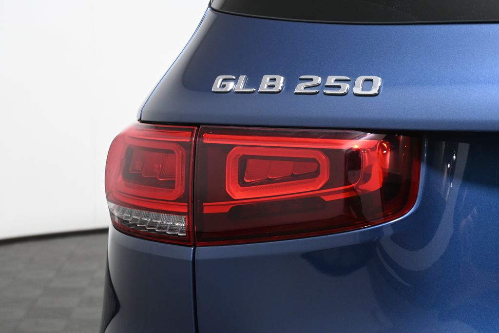 Thumbnail: 2022 Mercedes-Benz GLB - 12