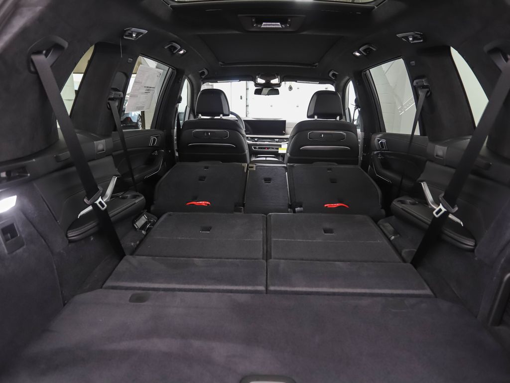 Thumbnail: 2026 BMW X7 - 27