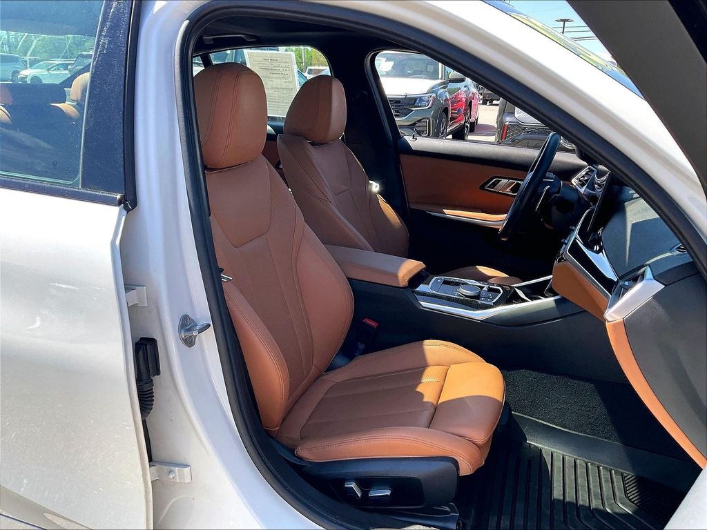 2023 BMW 3 Series — photo 10