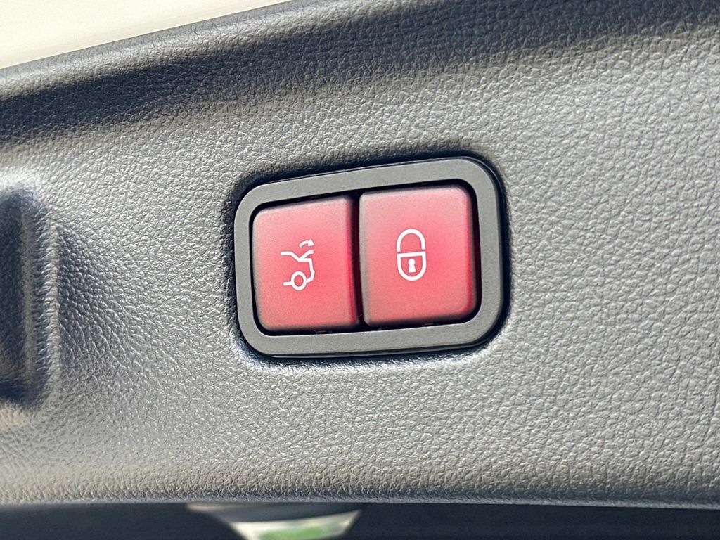 Thumbnail: 2024 Mercedes-Benz S-Class - 25