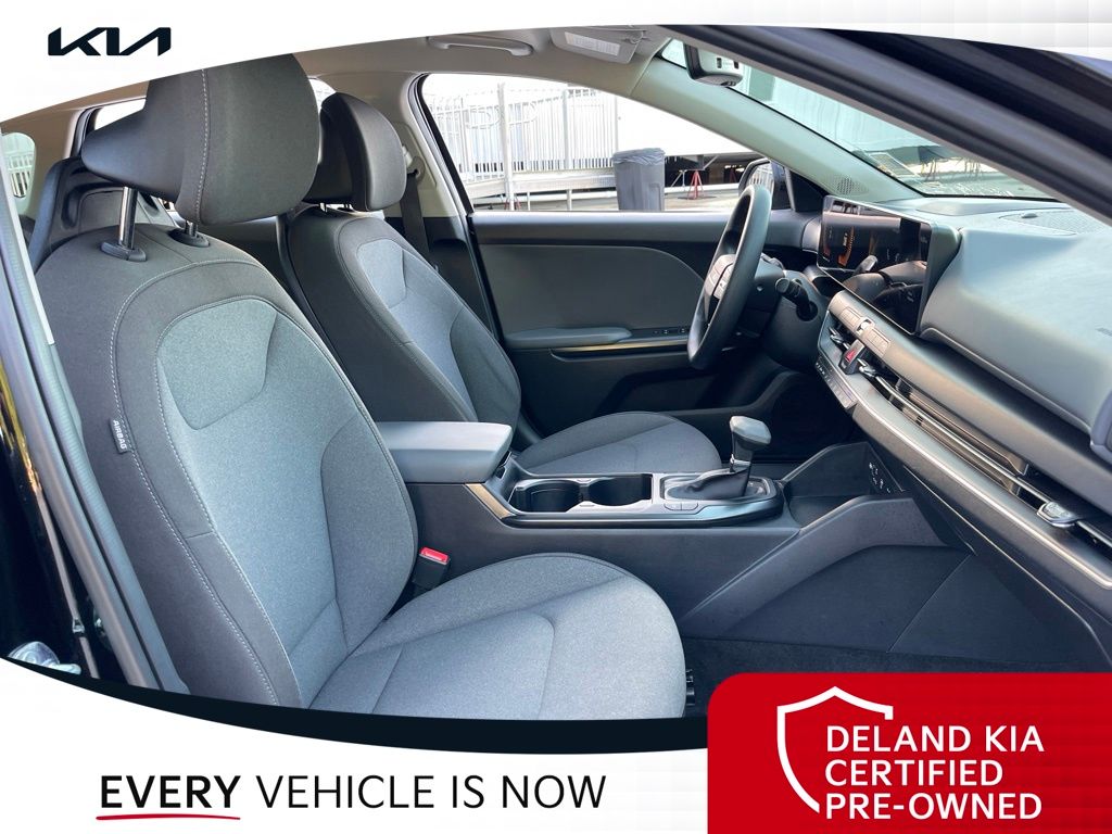 2025 Kia K4 LXS - Photo 31