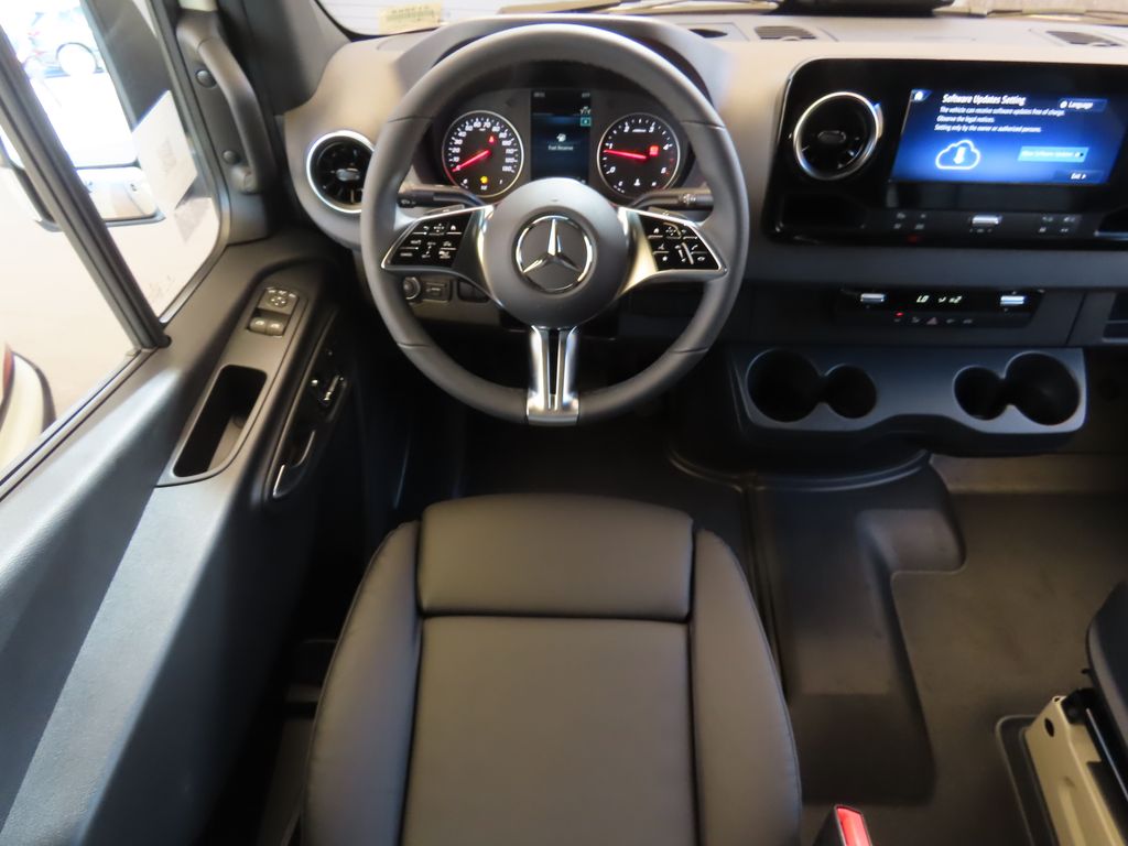 2025 Mercedes-Benz Sprinter 2500 10
