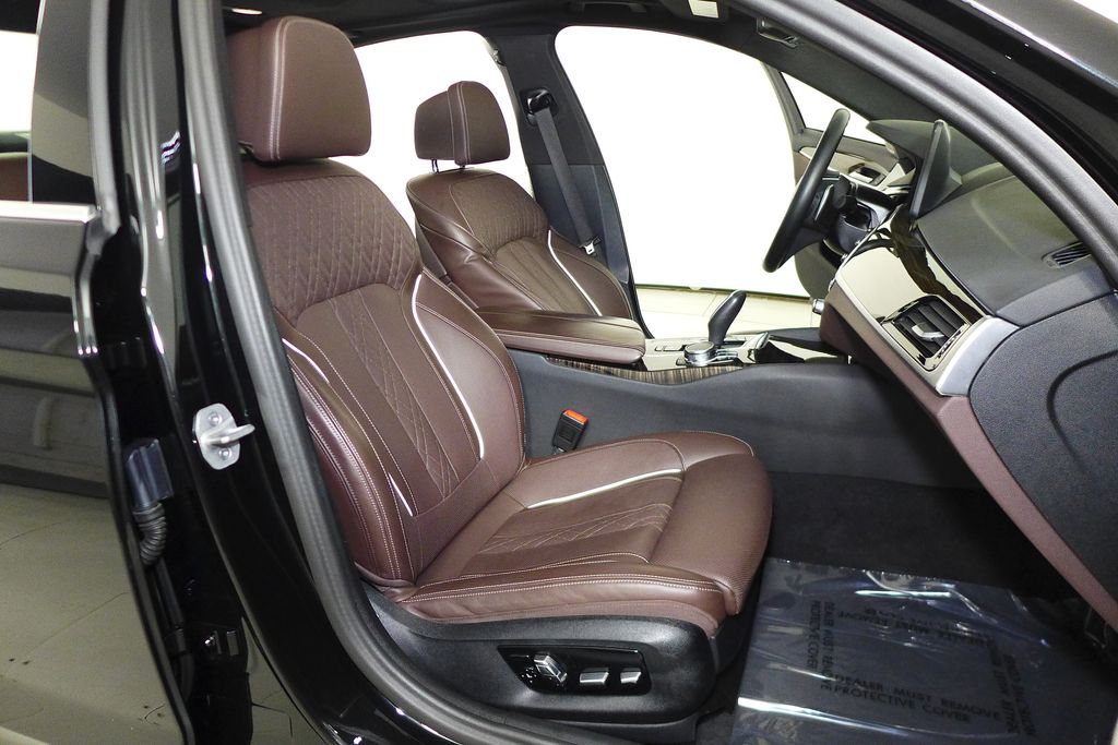 Thumbnail: 2023 BMW 5 Series - 18