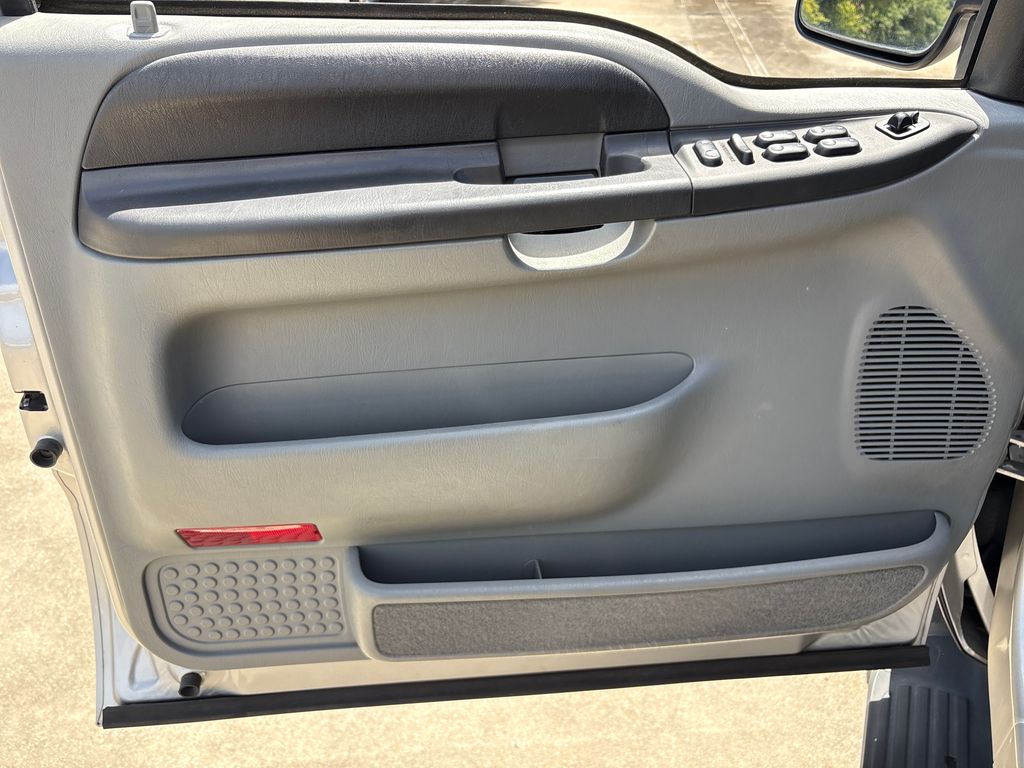 Used 2005 Silver Ford XLS image 15