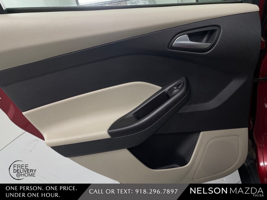 Used 2014 Red Ford SE image 32