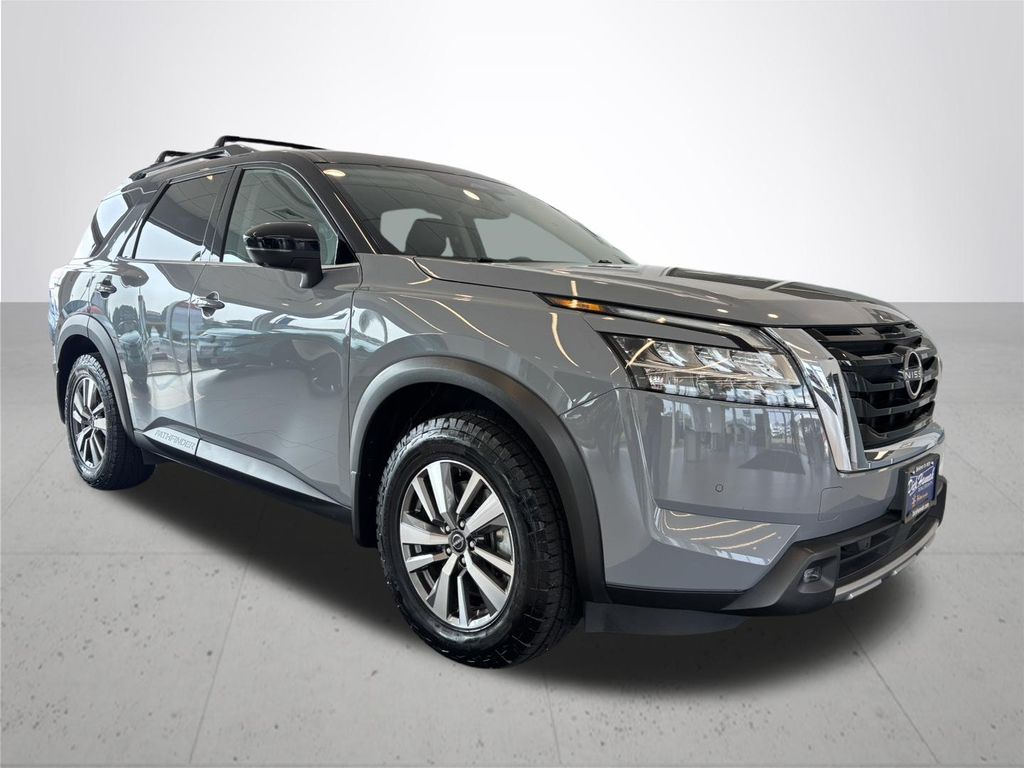 2022 Nissan Pathfinder SL