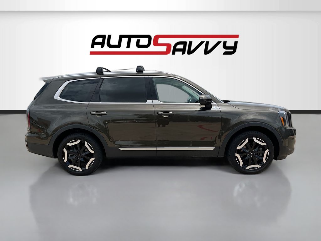 Used 2024 Green Kia EX image 8