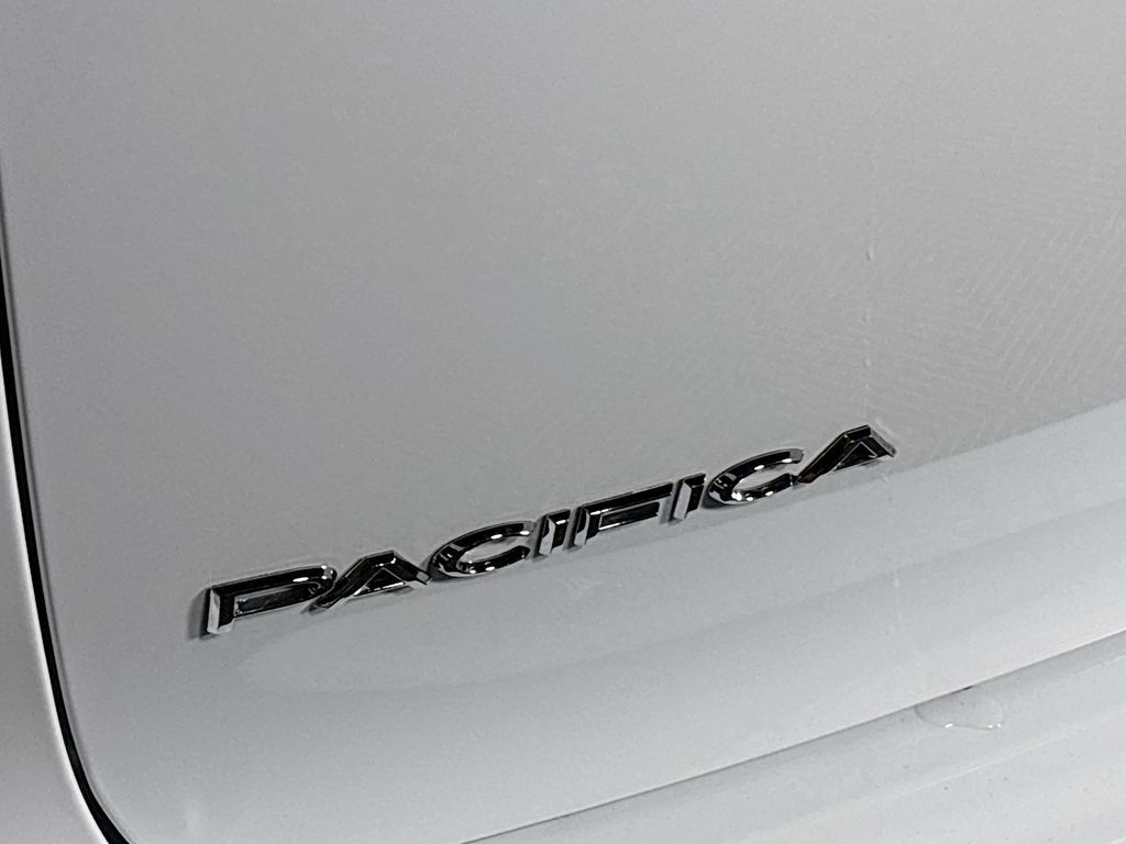 2025 Chrysler Pacifica Hybrid Select