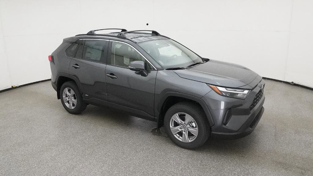 2025 Toyota RAV4 XLE 25