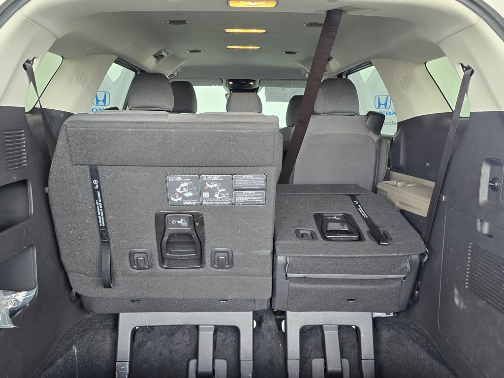 Thumbnail: 2025 Kia Carnival - 8